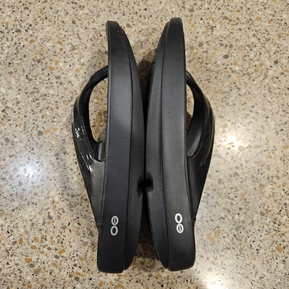 OOFOS SZ 8 OOLALA Black Sandal Thong Comfort Support Absorbs Impact - Picture 7 of 9